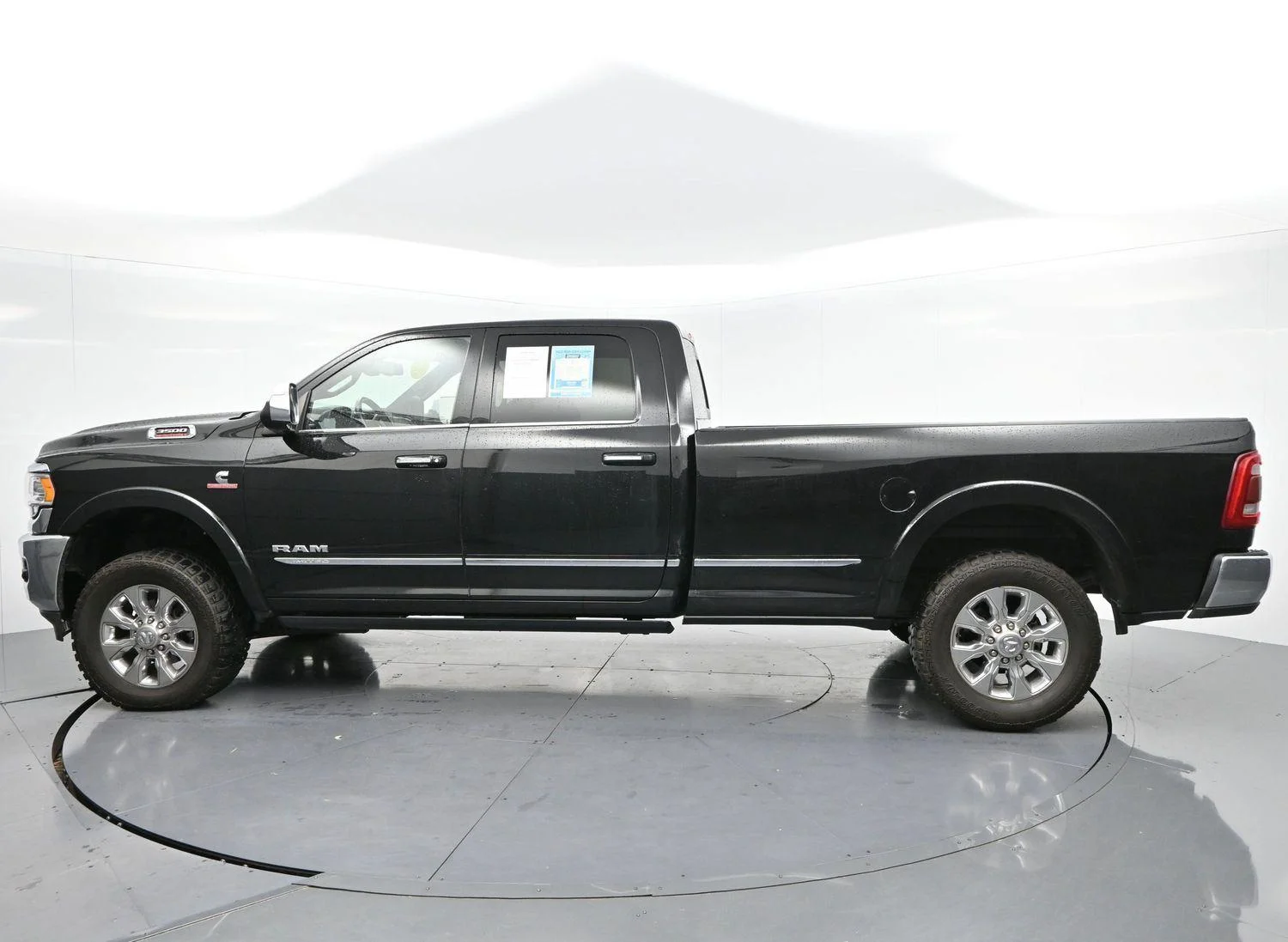 Used 2022 Diamond Black Crystal Pearlcoat Ram Limited image 4