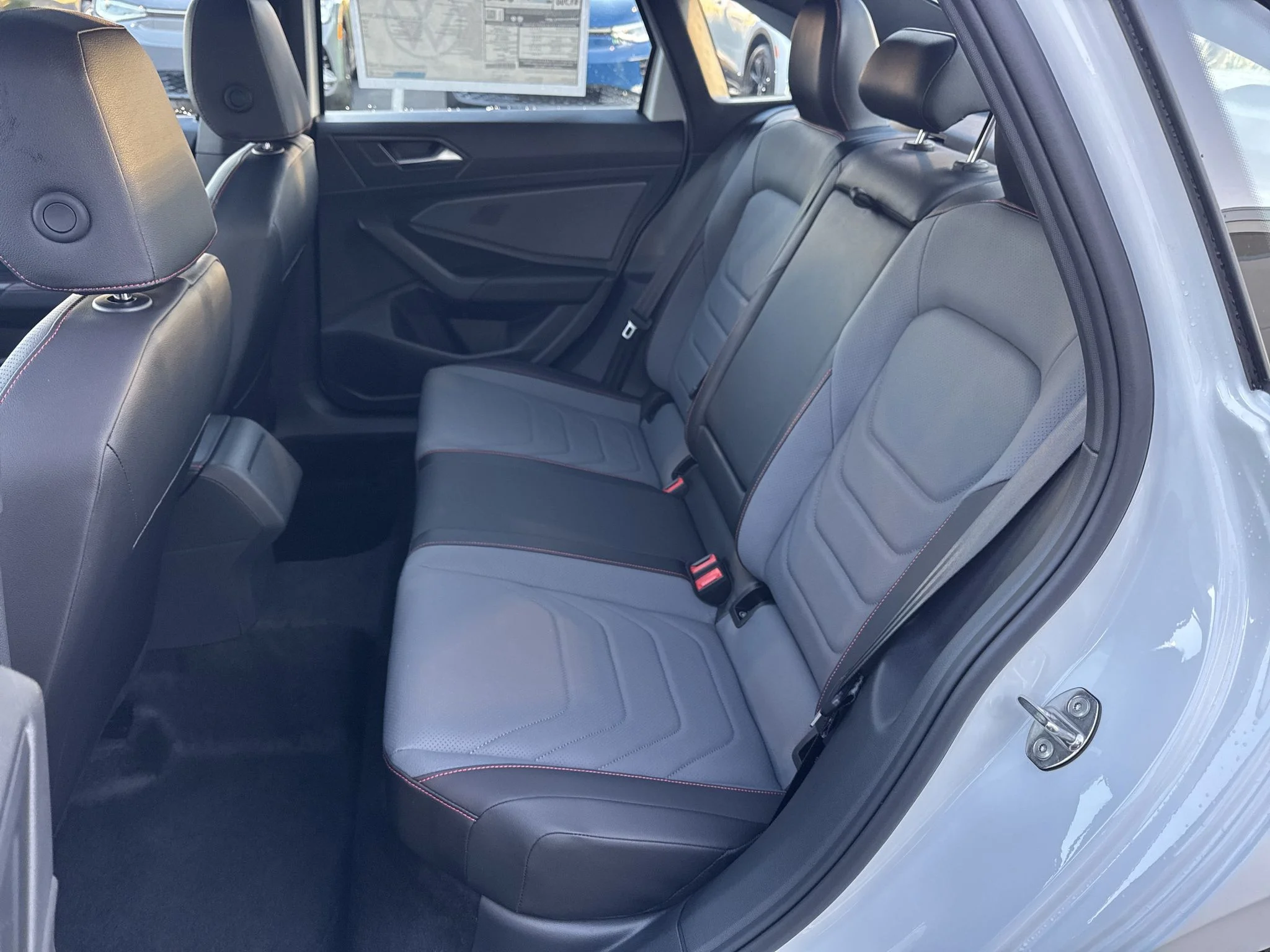 New 2026 Pure White w/Deep Black Roof Volkswagen Autobahn image 31
