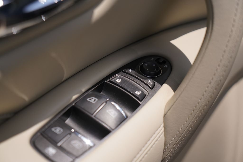 Used 2024 Black INFINITI Sensory image 19