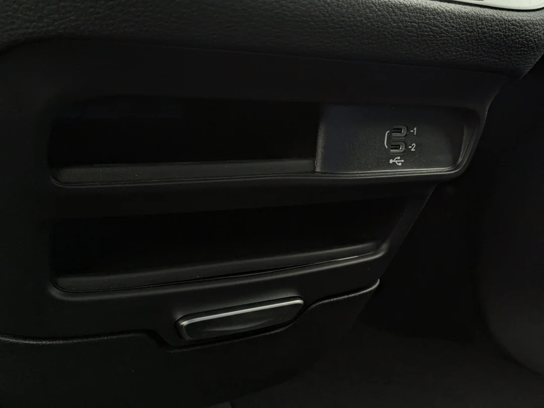 New 2026 Black Chrysler Select - - FWD - 360 Camera - FAV Edition - Power Liftgate - Remote Start & More! image 20