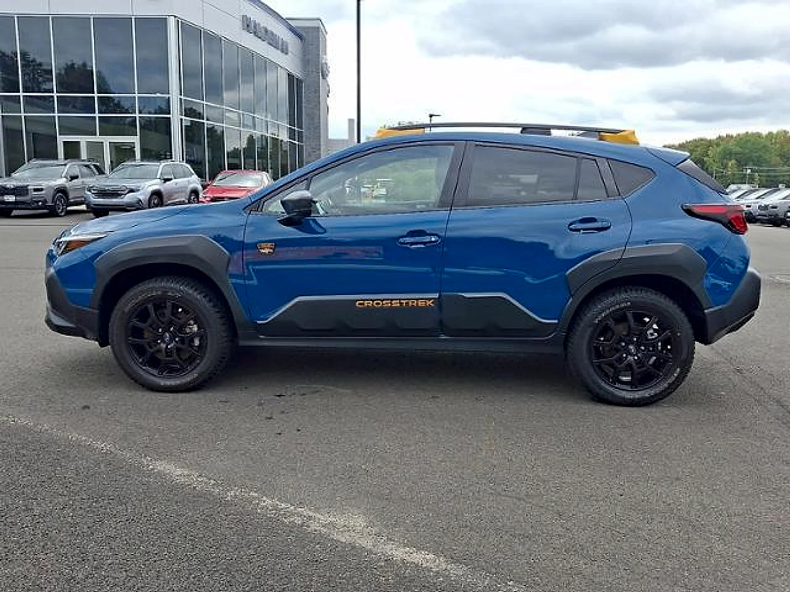 Used 2024 Geyser Blue Pearl Subaru Wilderness image 4