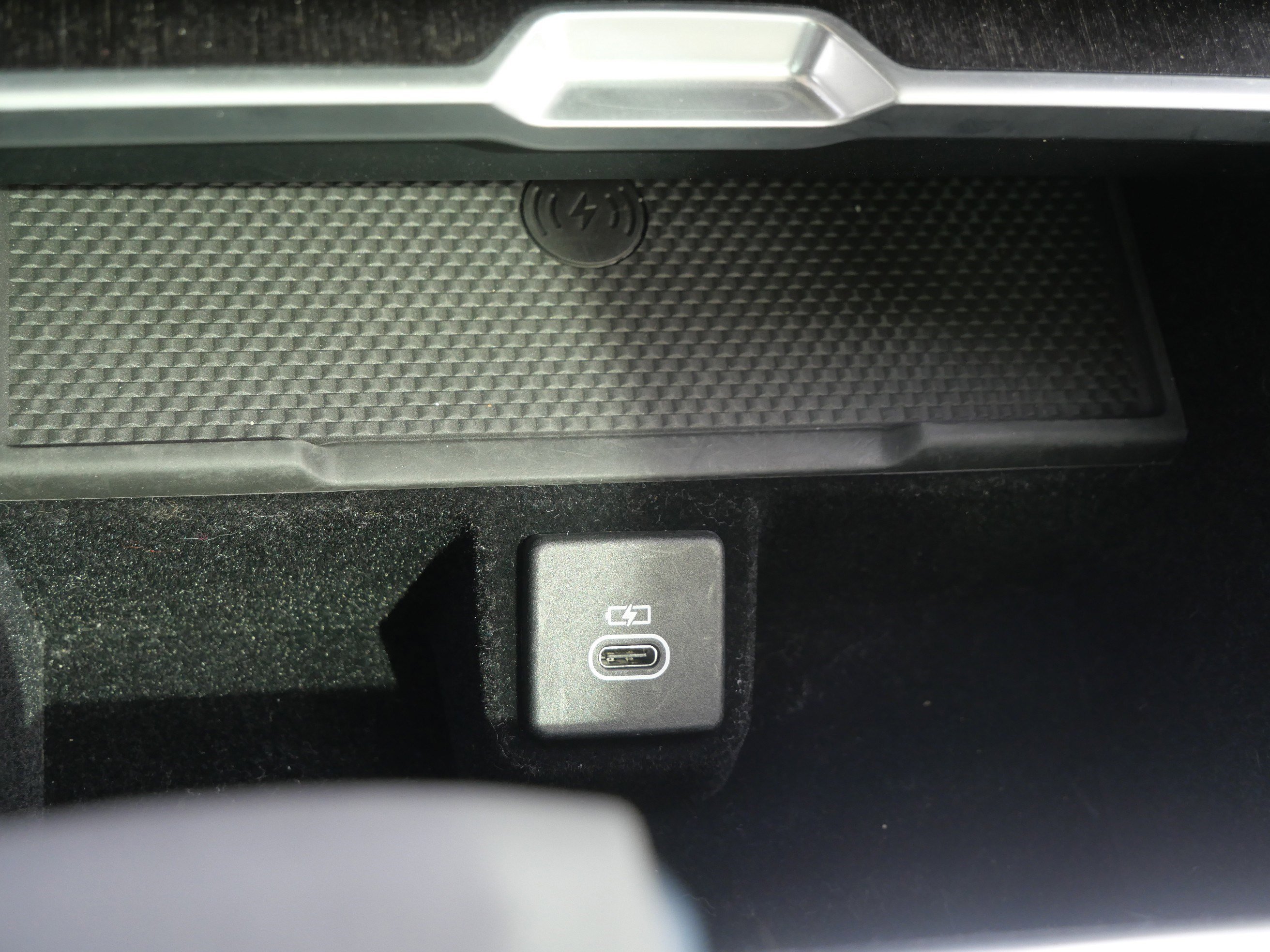 Used 2023 Fuji White Land Rover SE image 23