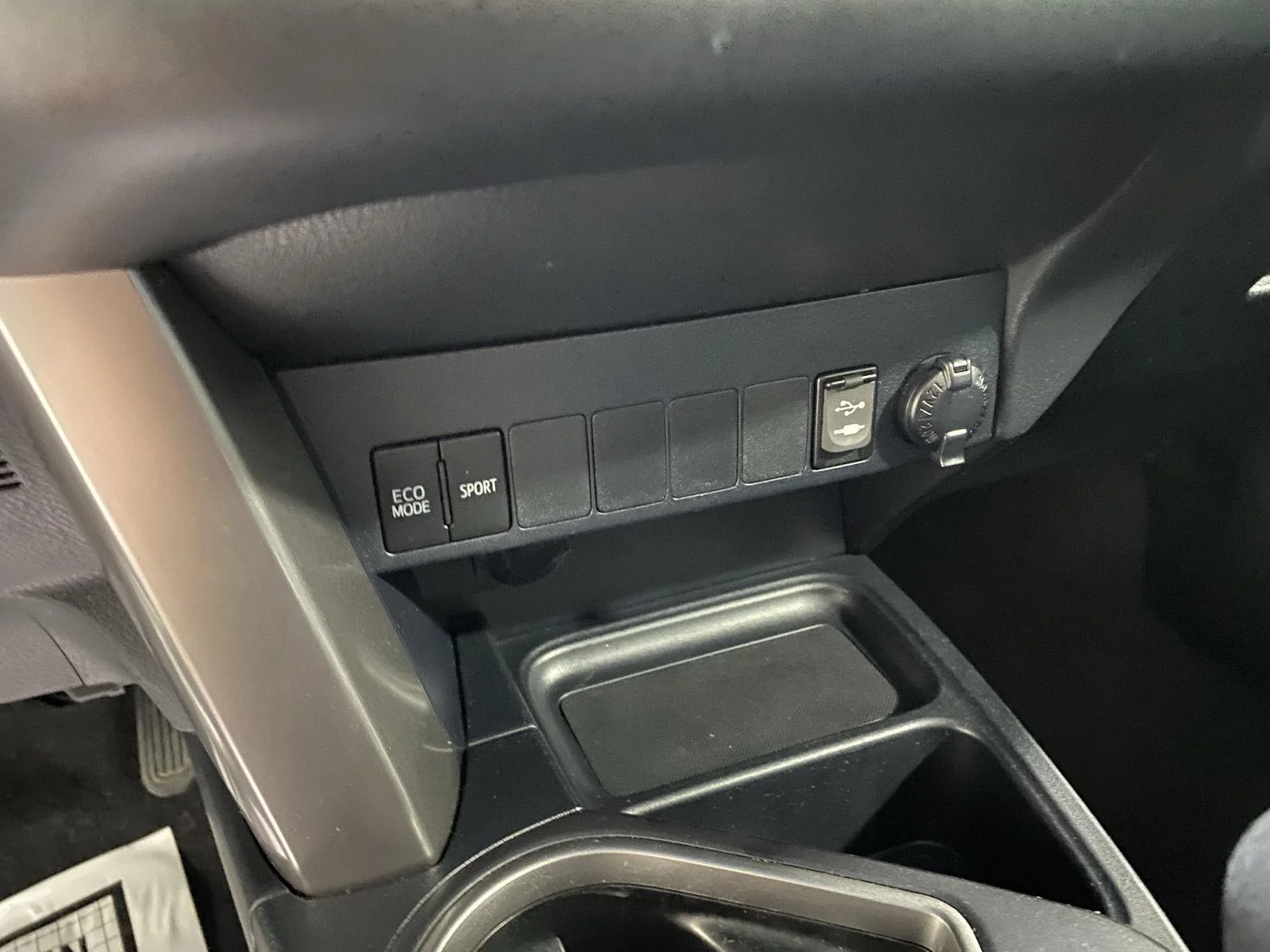 Used 2018 Magnetic Gray Metallic Toyota XLE image 24