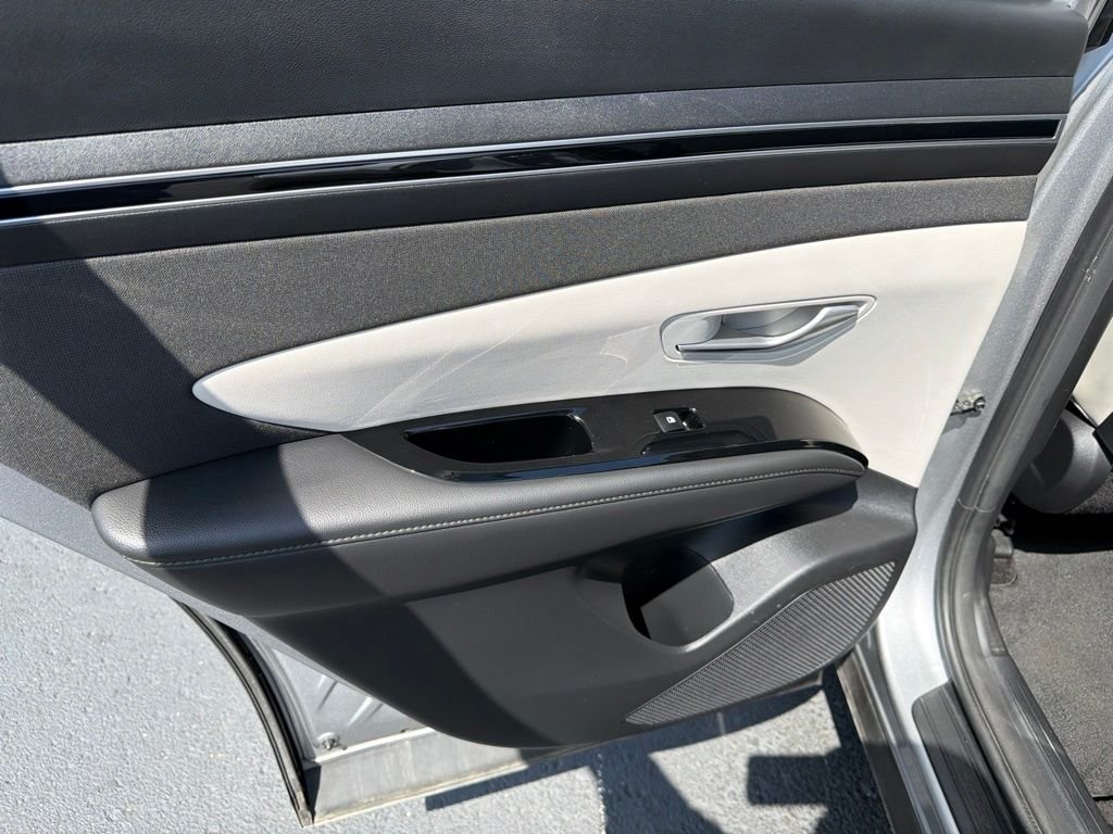 Used 2024 Silver Hyundai SEL Convenience image 12