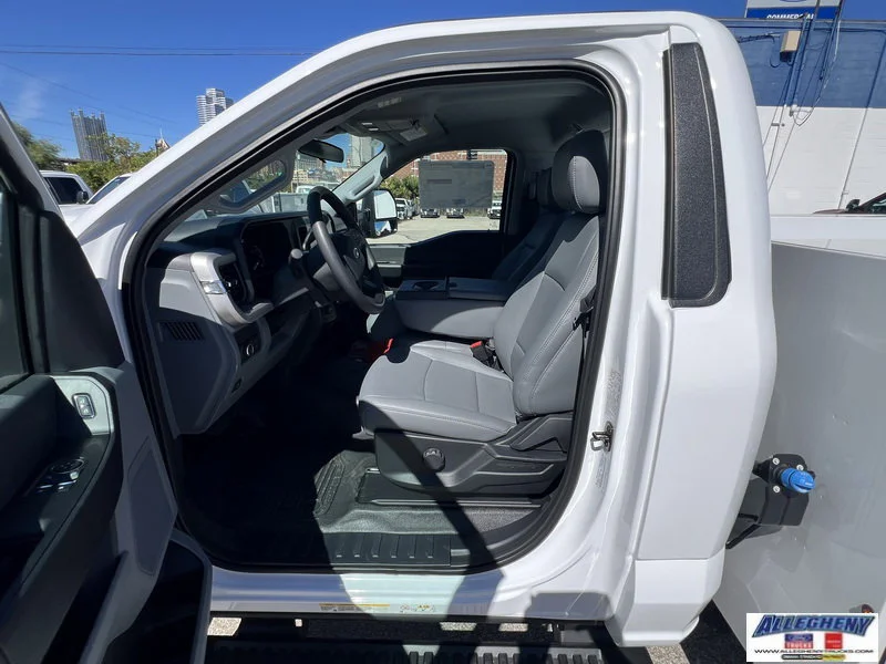 New 2026 Oxford White Ford XL image 13