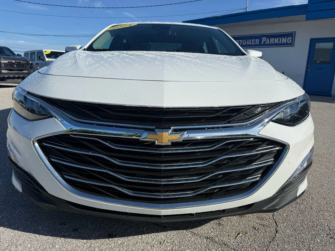 Used 2024  Chevrolet FWD 1FL image 3