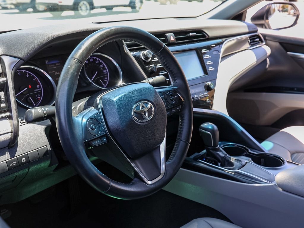 Used 2018 White Toyota SE image 13