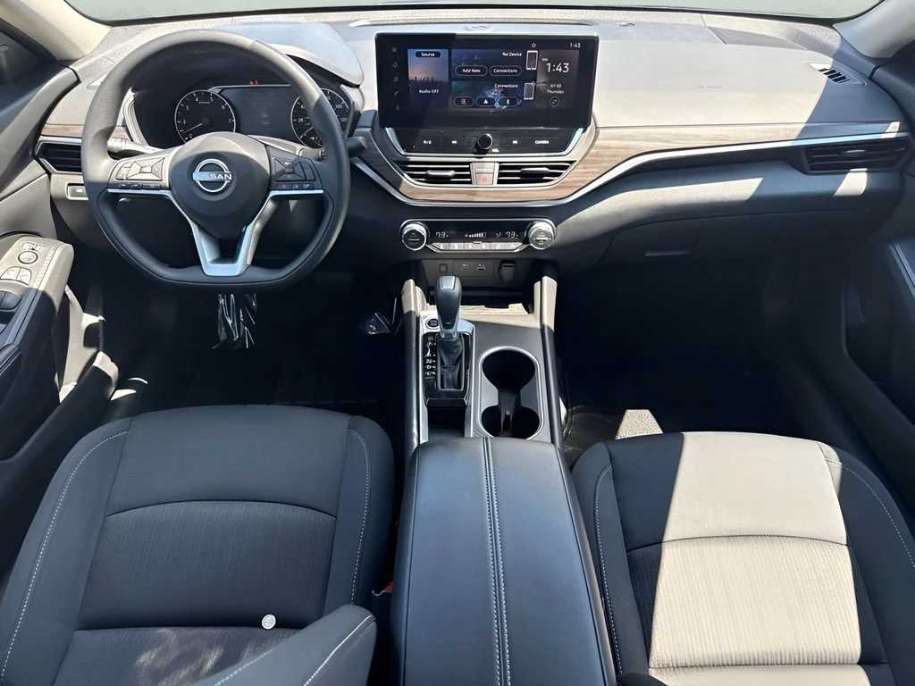 Used 2025 White Nissan SV image 12