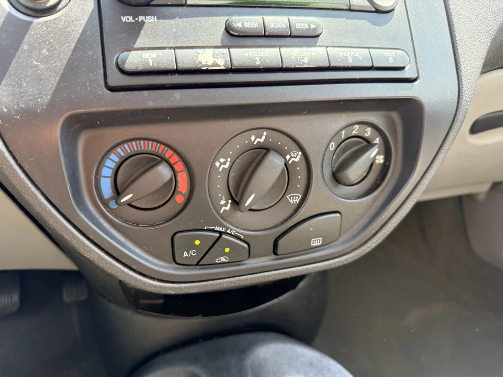 Used 2006 Infra-Red Clearcoat Ford SE image 27