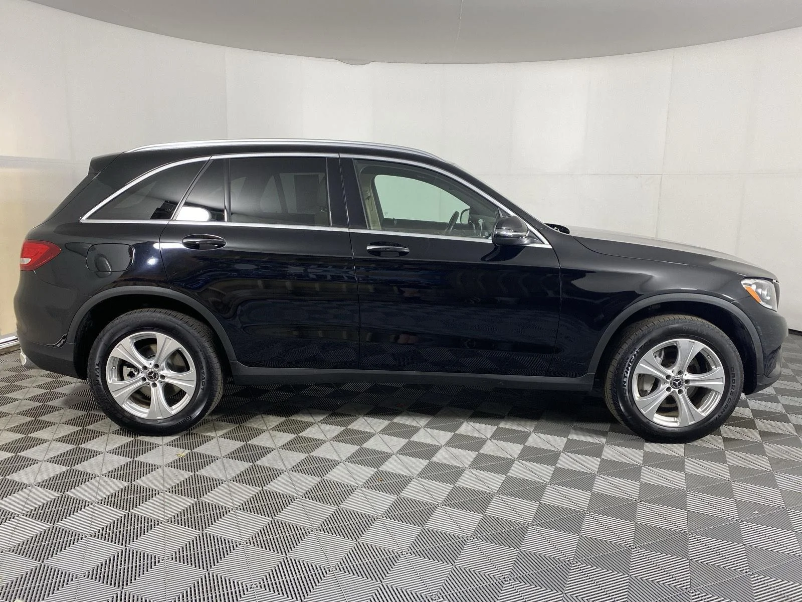 Used 2018 Obsidian Black Metallic Mercedes-Benz GLC 300 image 3