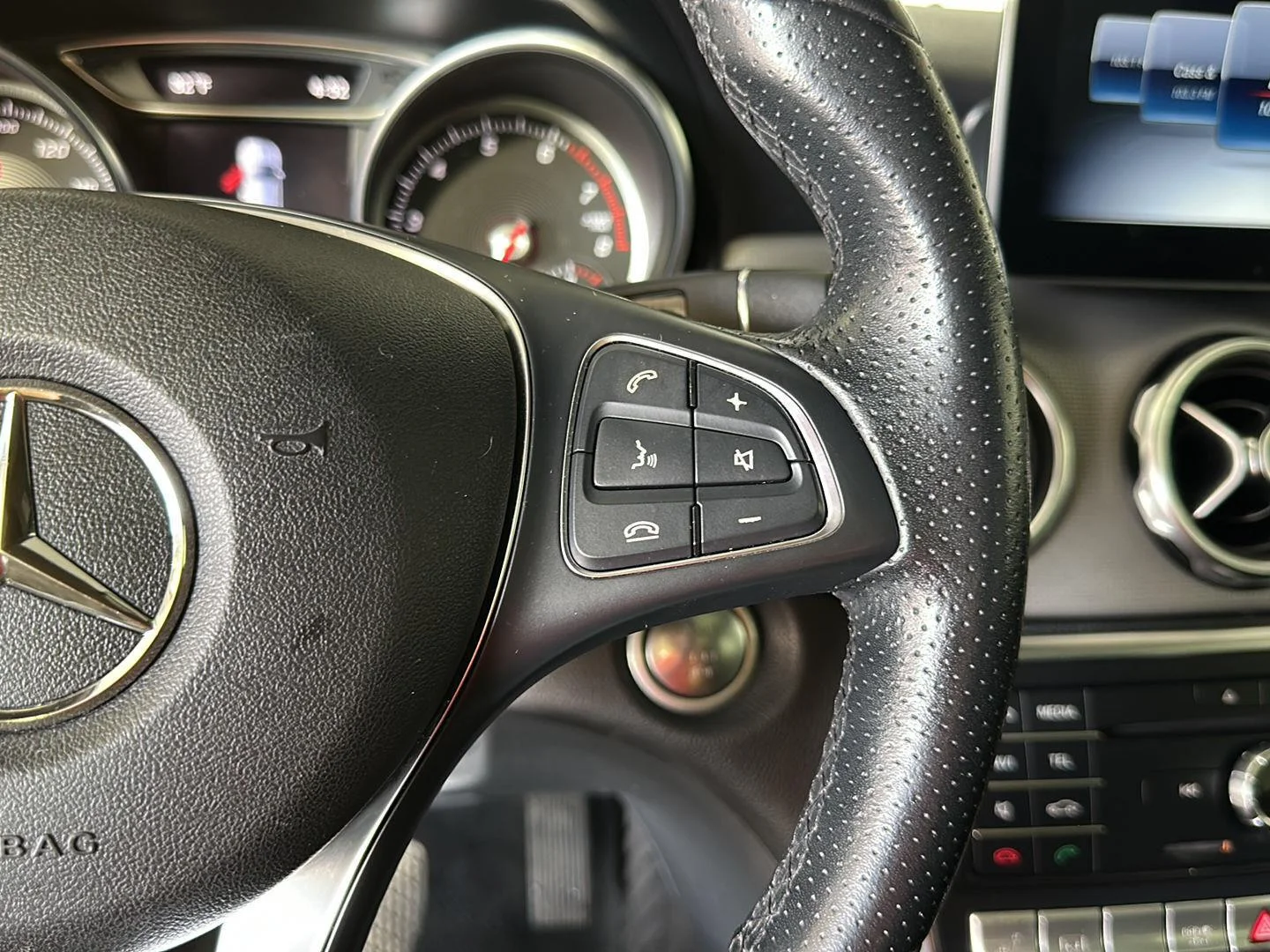 Used 2020 Cosmos Black Metallic Mercedes-Benz GLA 250 image 12