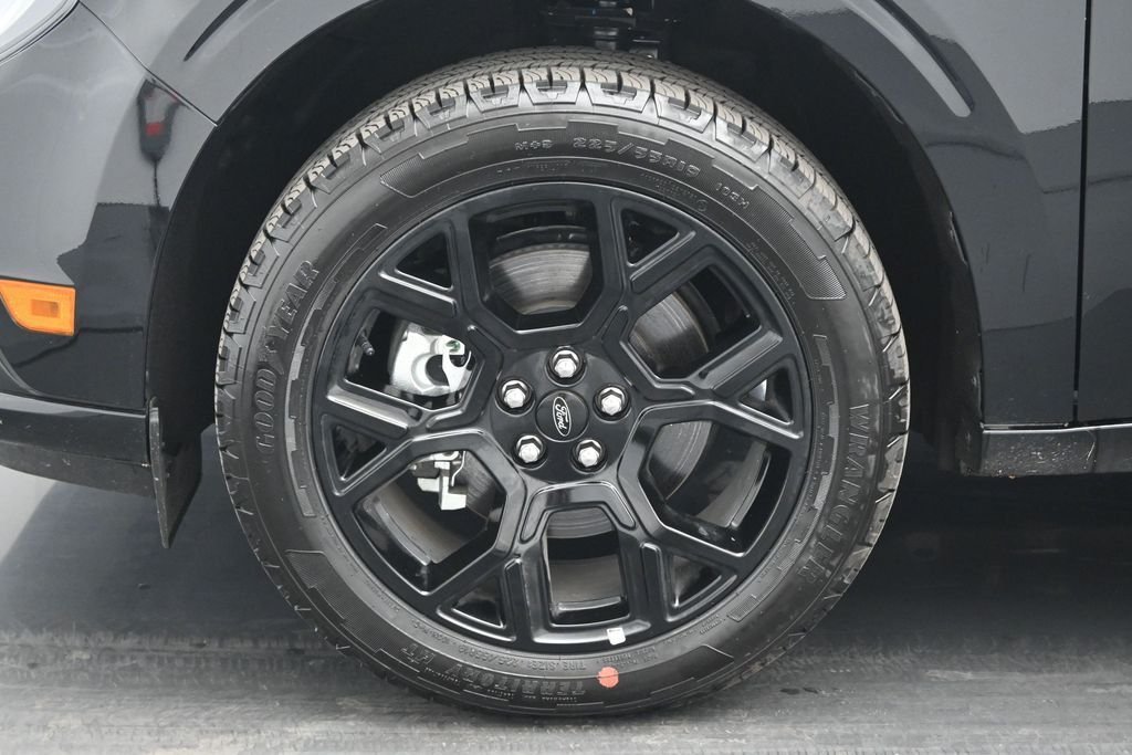 New 2025 Shadow Black Ford Lobo High image 24