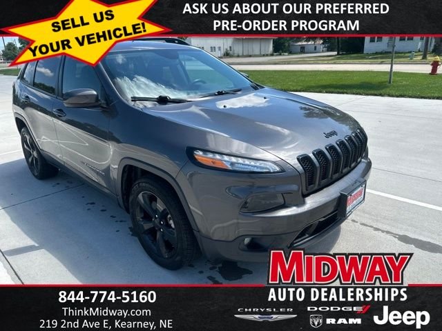 Certified Used 2018 Gray Jeep Latitude image 3