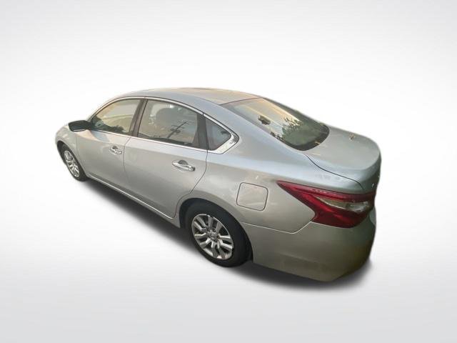 Used 2016  Nissan 2.5 S image 7