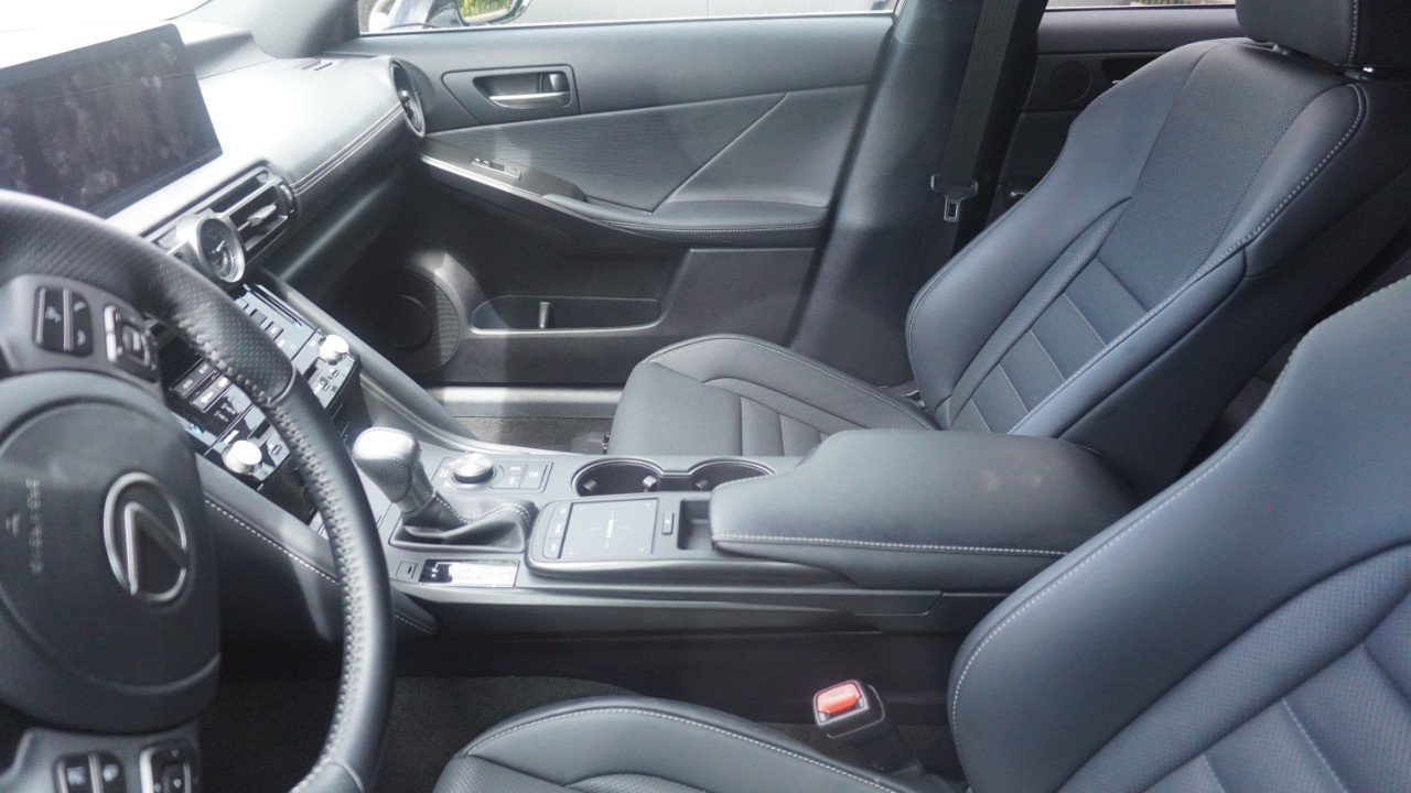 Used 2024 ULTRA WHITE Lexus IS 350 F SPORT image 9