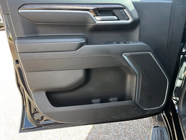 Used 2022 ONYX BLACK GMC Elevation image 12