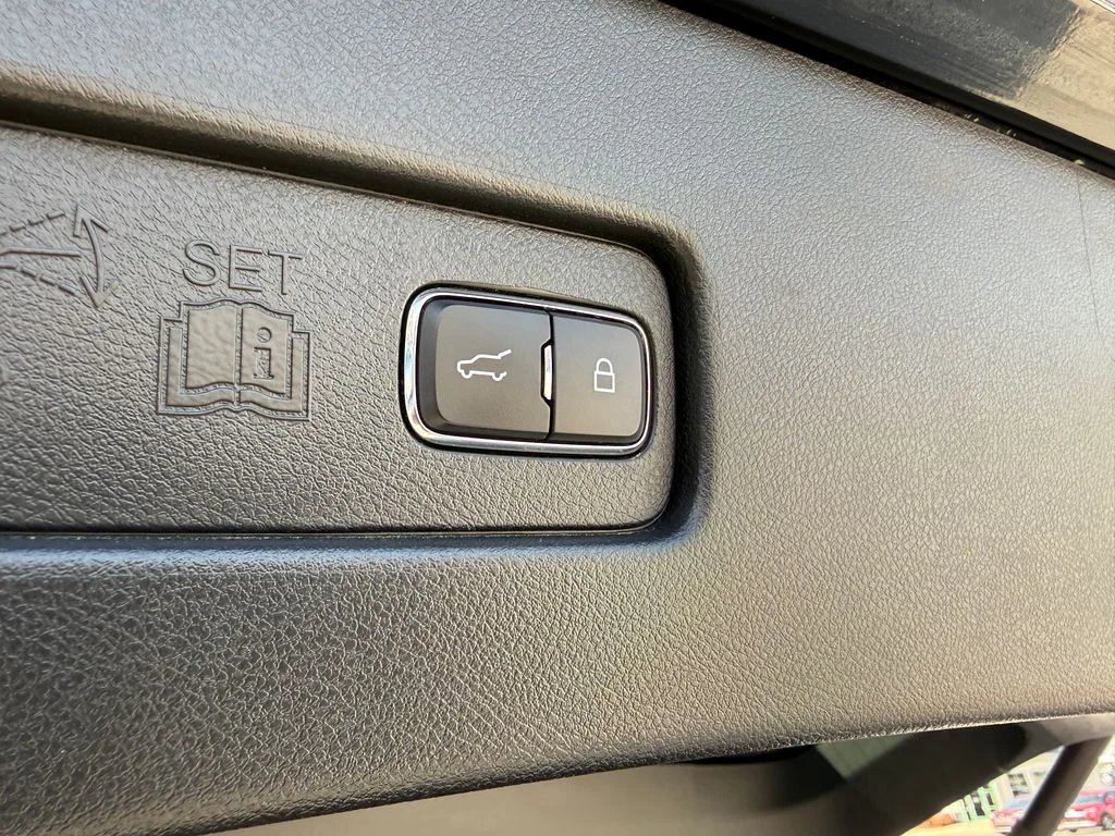 Used 2020 Black Lincoln Reserve image 34