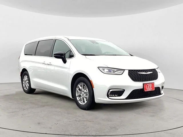 New 2026 Bright White Clearcoat Chrysler SELECT image 8