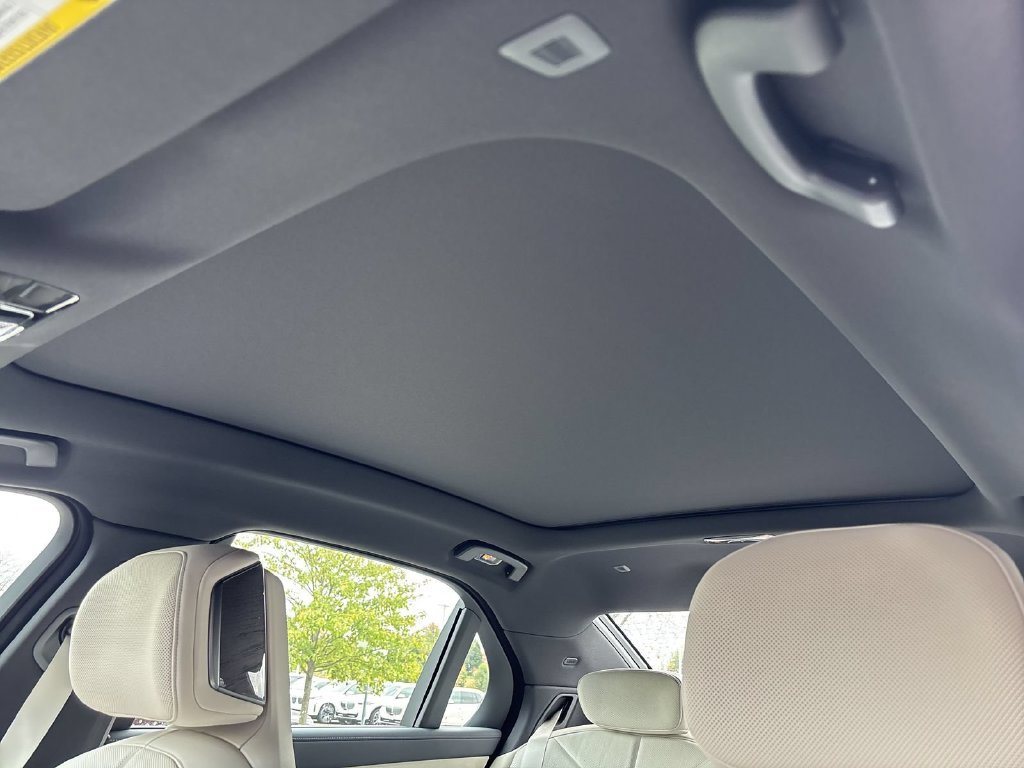 New 2027 Dravit Grey Metallic BMW  image 16