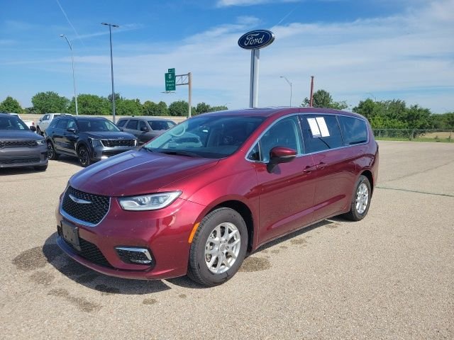Used 2023 Velvet Chrysler Touring L image 18