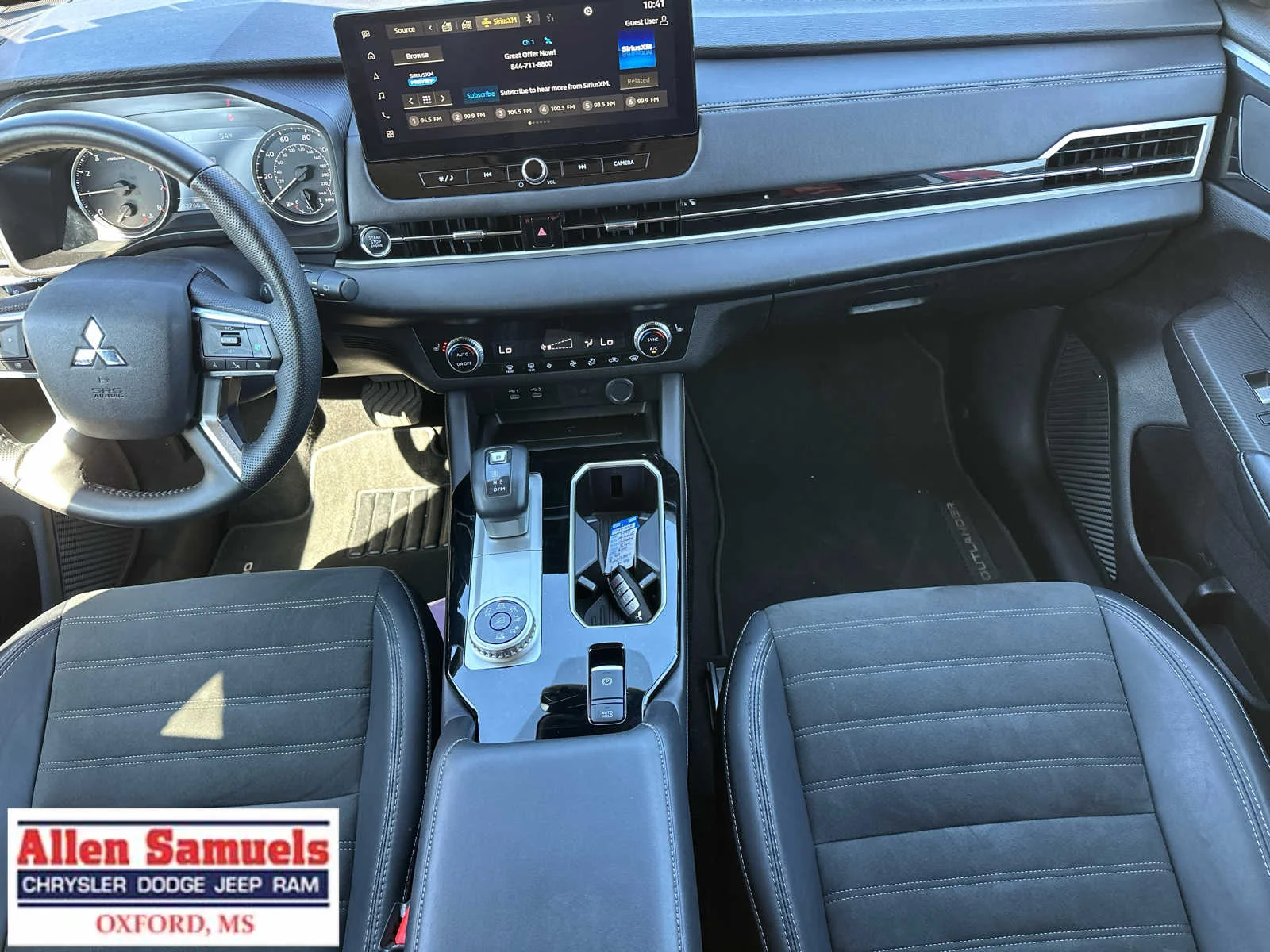 2025 Mitsubishi Outlander SE - Photo 13