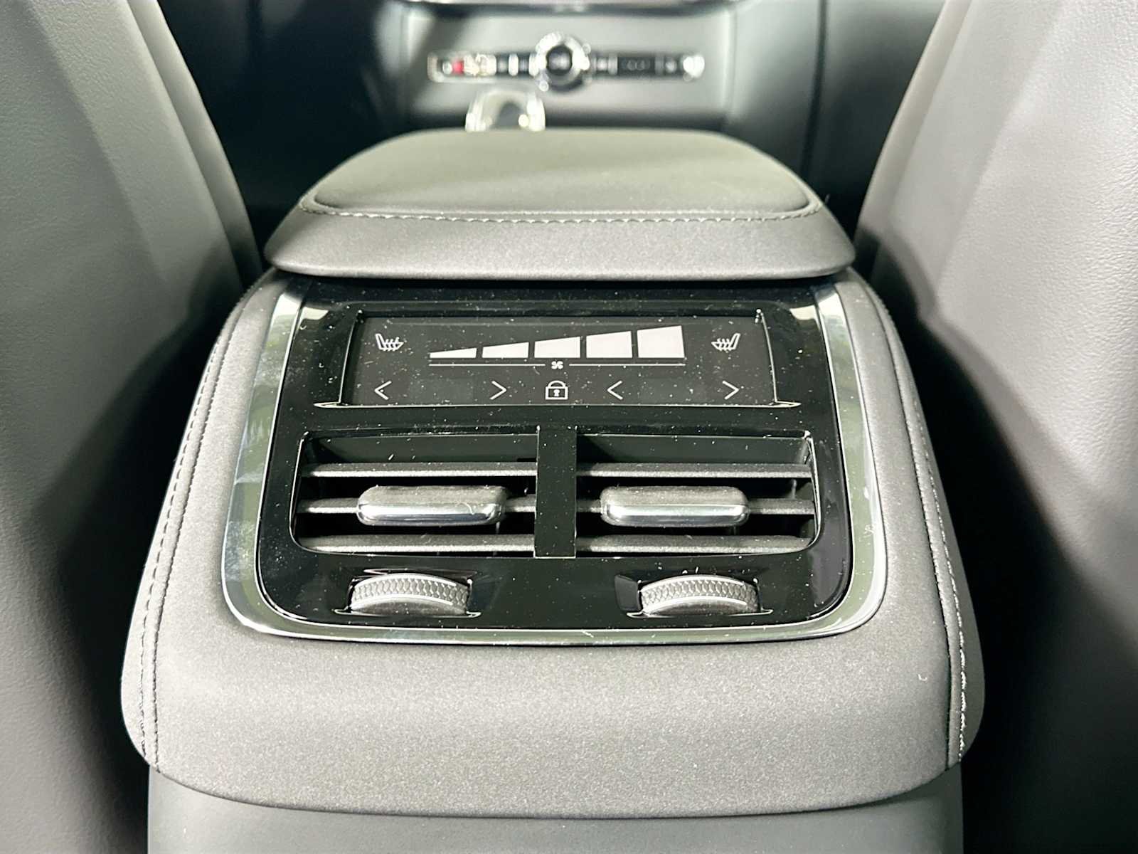 2025 Volvo XC90 Ultra - Photo 23