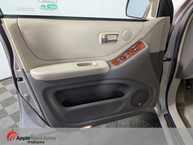 Used 2006 Gold Toyota Limited image 10