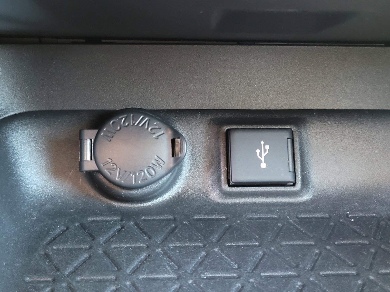 Certified Used 2022  Toyota LE image 22