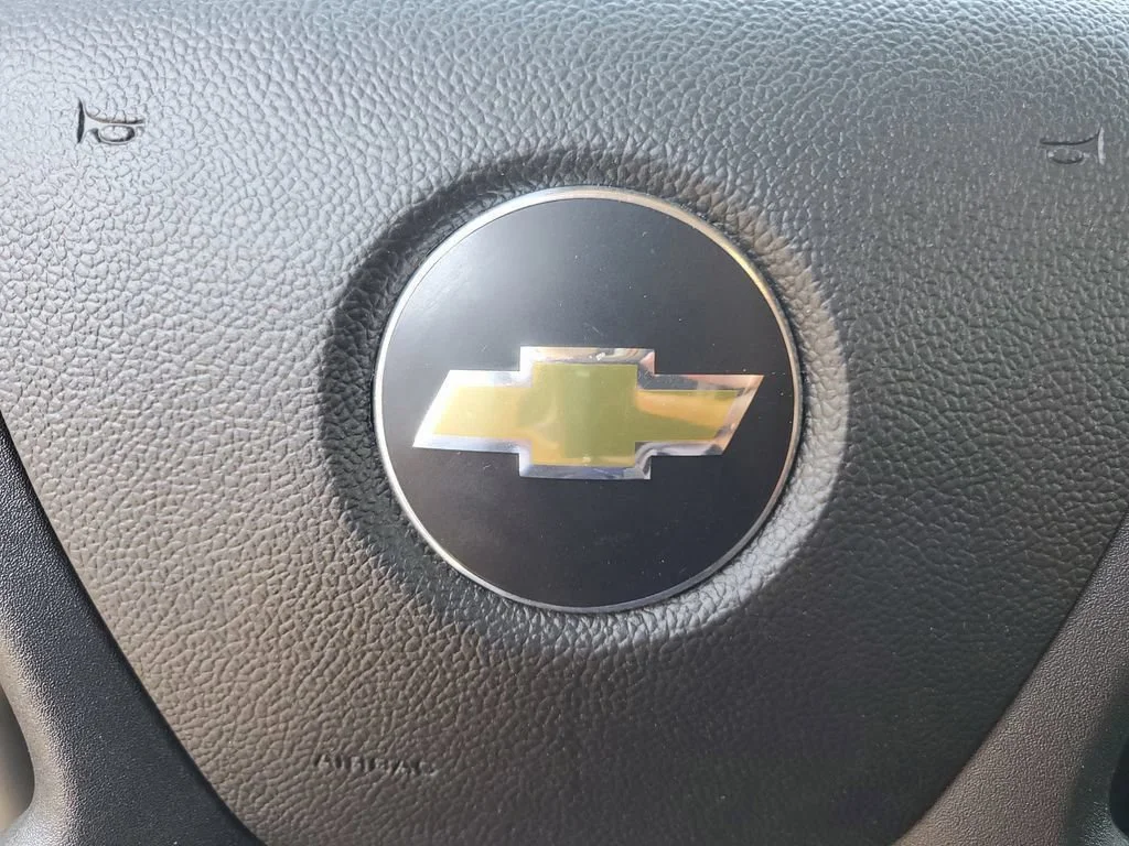 New 2025 Summit White Chevrolet 1WT image 20