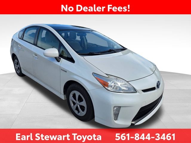 Used 2013 White Toyota Three image 2