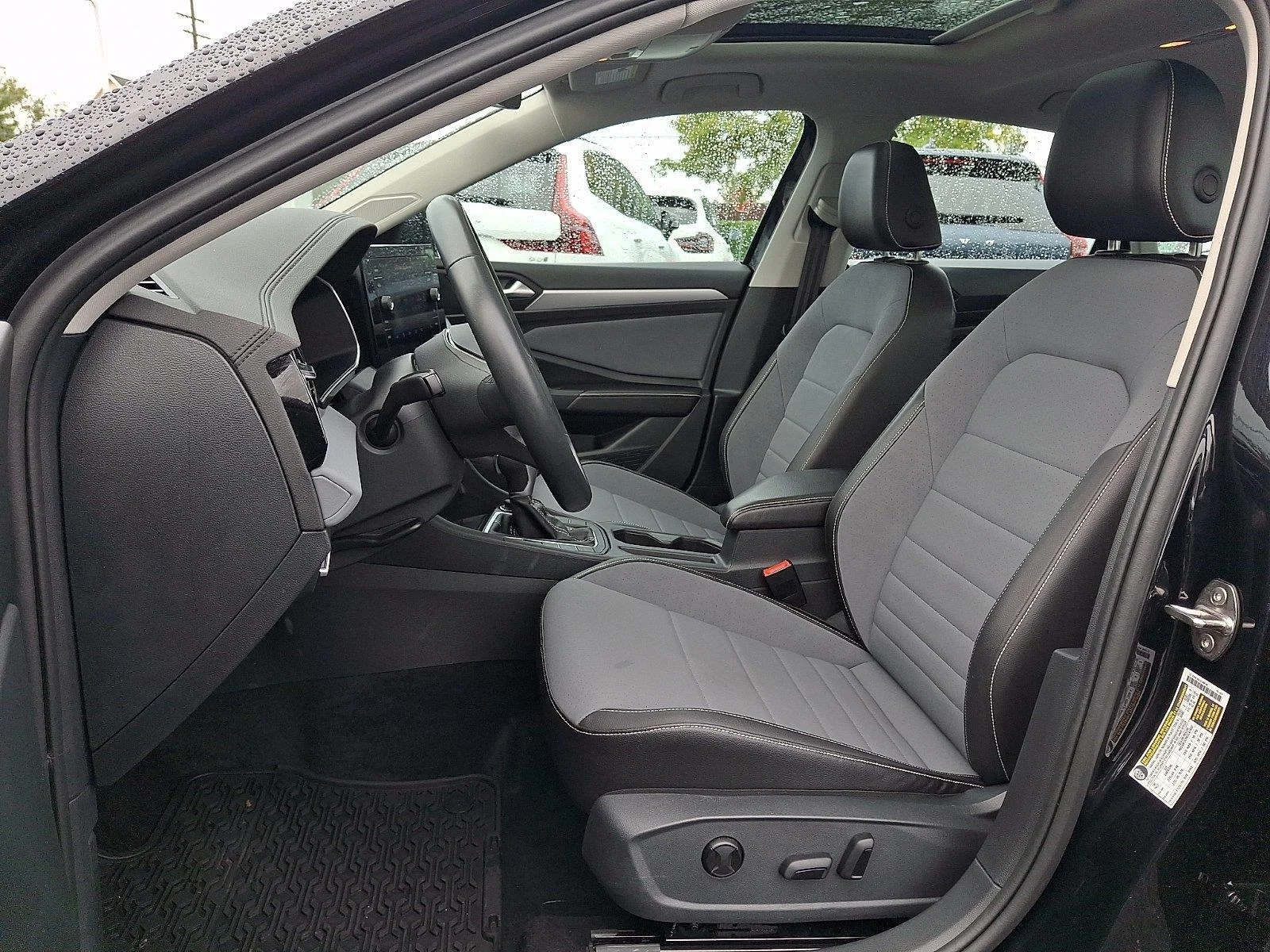 Used 2026  Volkswagen SE image 13