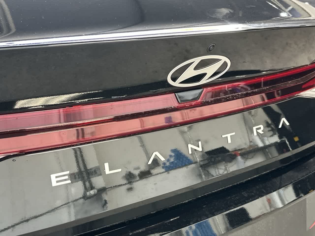 New 2026 Abyss Black Hyundai SE image 10