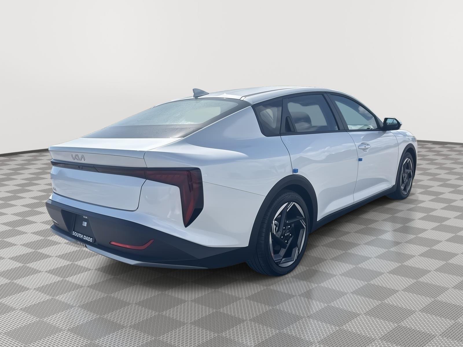 New 2025 Snow White Pearl Kia EX image 4