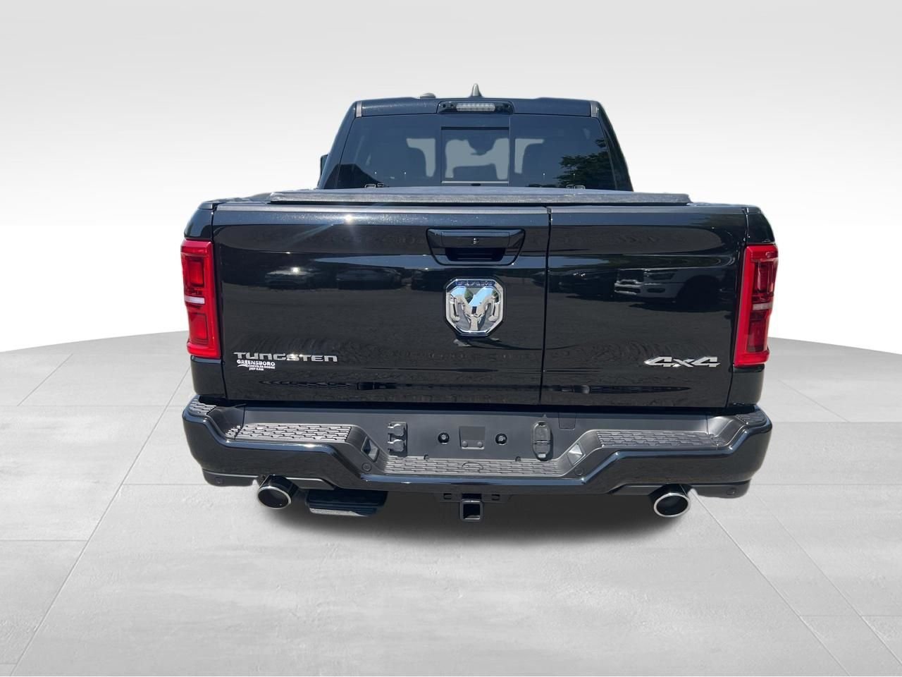 New 2026 Diamond Black Crystal Pearl-Coat Exterior Paint RAM Tungsten image 4