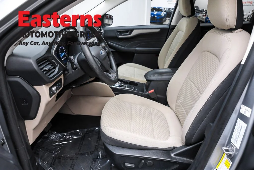 Used 2022 Silver Ford SE image 14