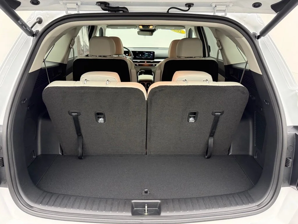 Used 2025 White Kia EX image 10