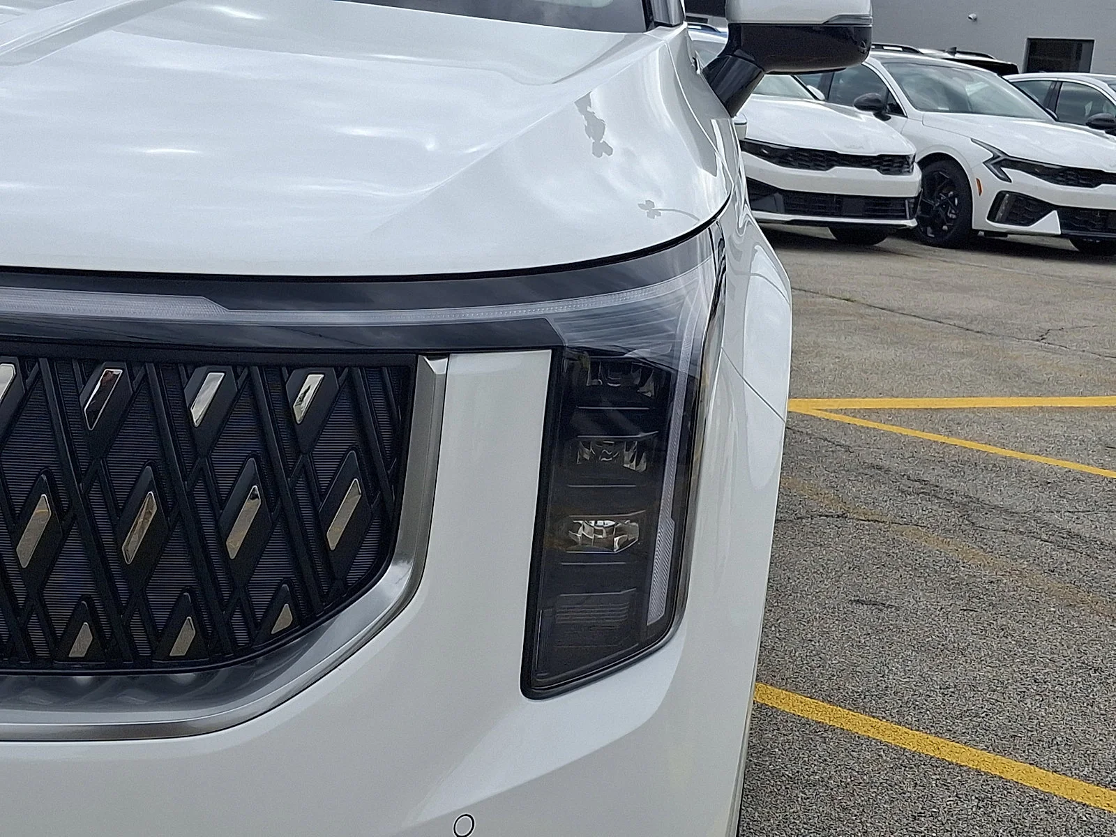 New 2027 White Kia LXS image 8