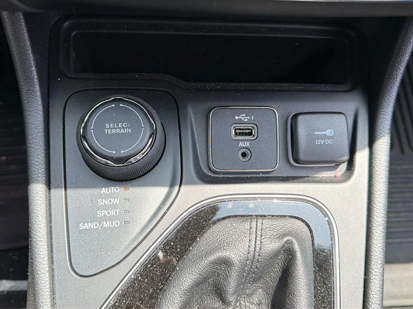 Used 2021 Bright White Clearcoat Jeep Limited image 4