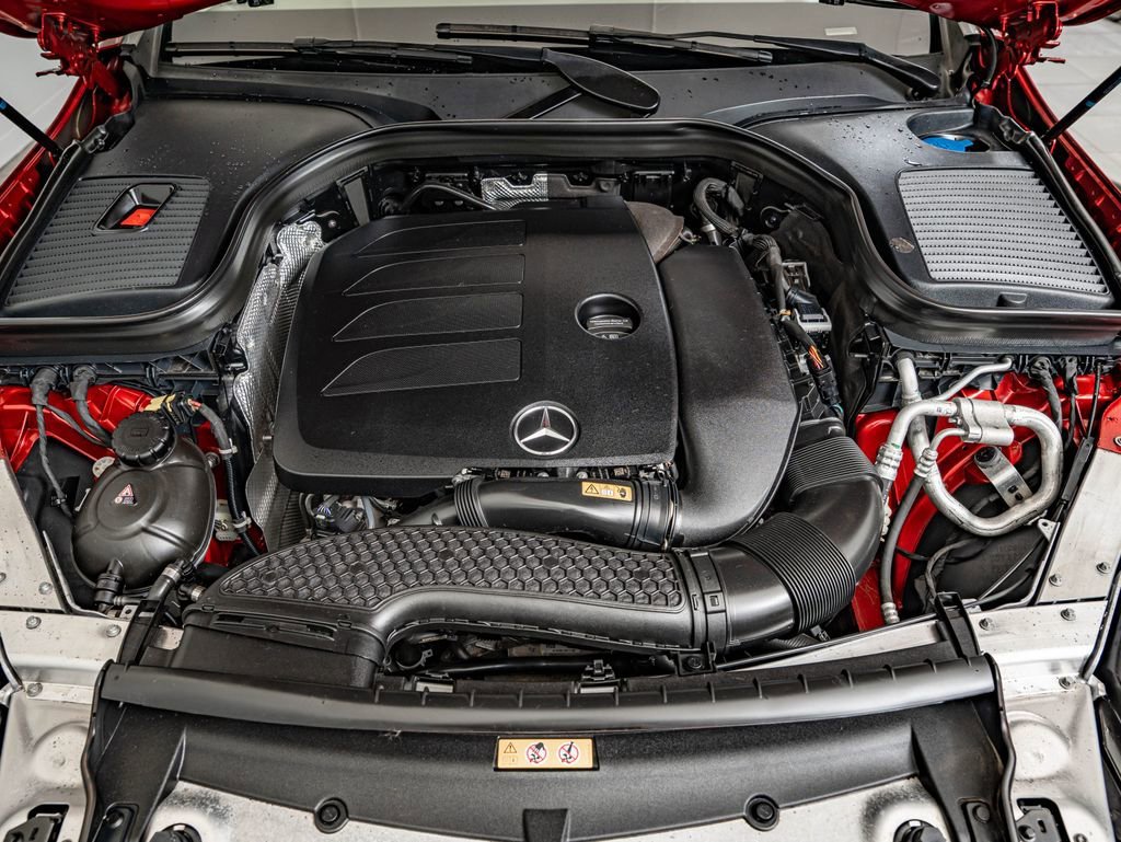 Used 2022 Manufaktur Cardinal Red Metallic Mercedes-Benz GLC 300 image 39