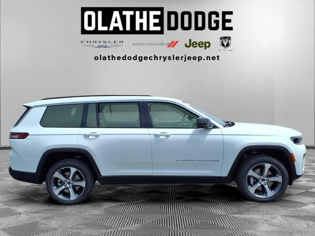 New 2026 Bright White Clear-Coat Exterior Paint Jeep Limited image 29
