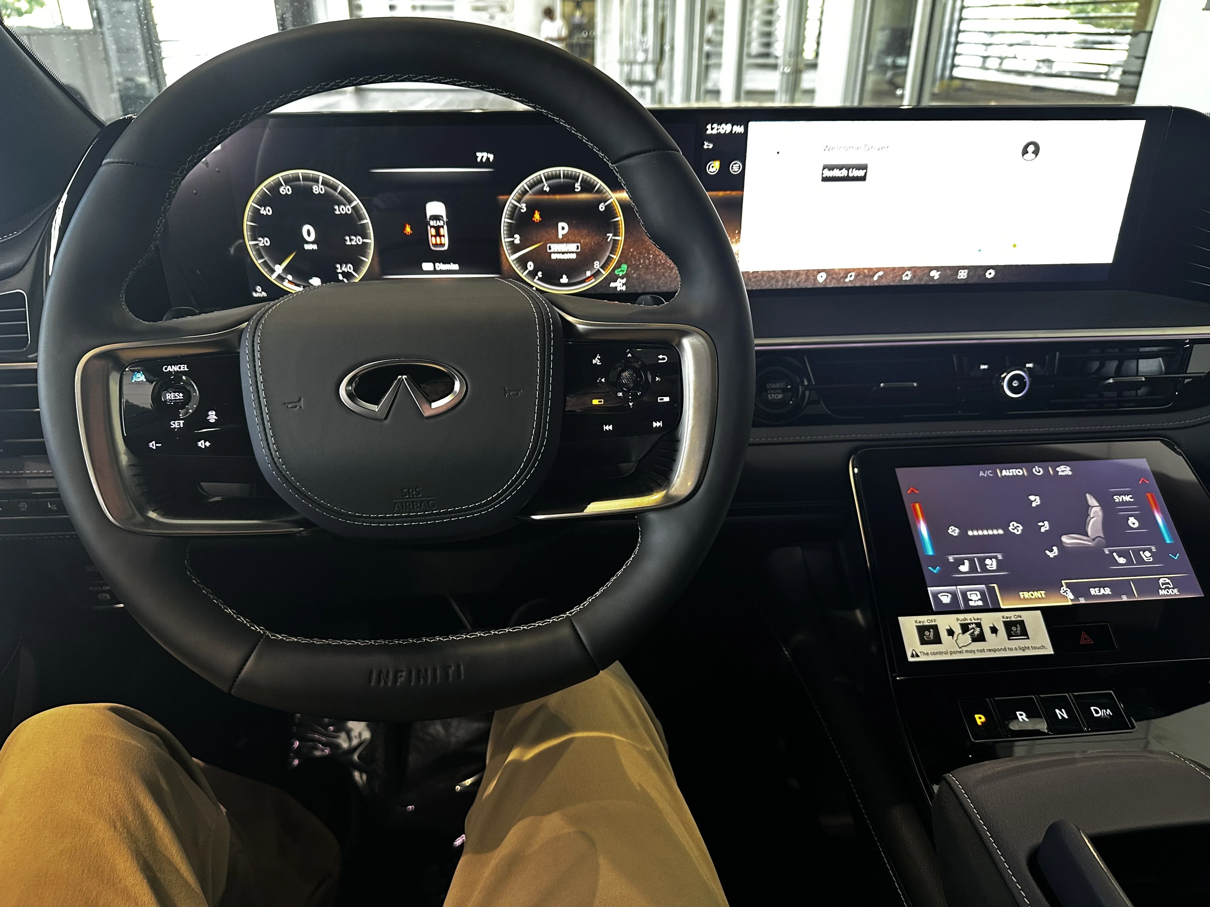 New 2027 2T RADIANT WHIT INFINITI Sport 4WD image 19
