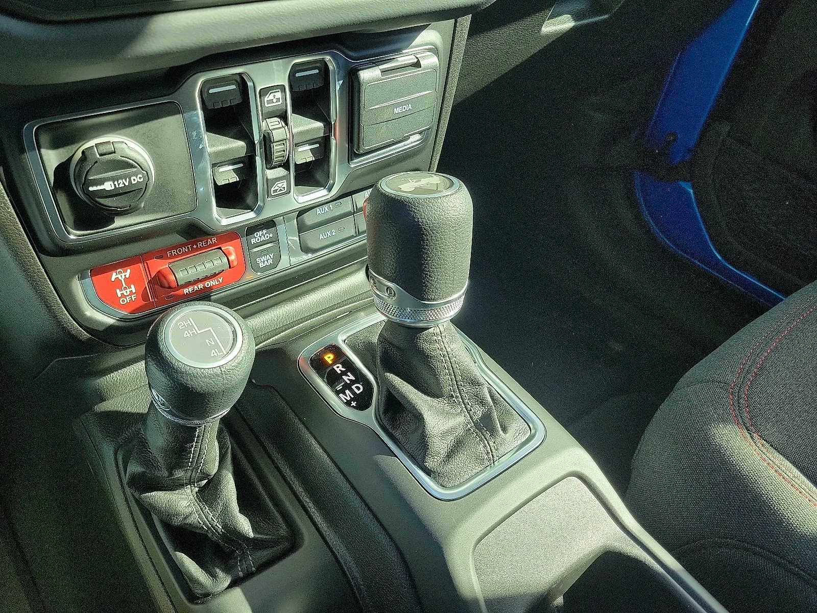 New 2026 Hydro Blue Pearlcoat Jeep 4-DOOR RUBICON image 19
