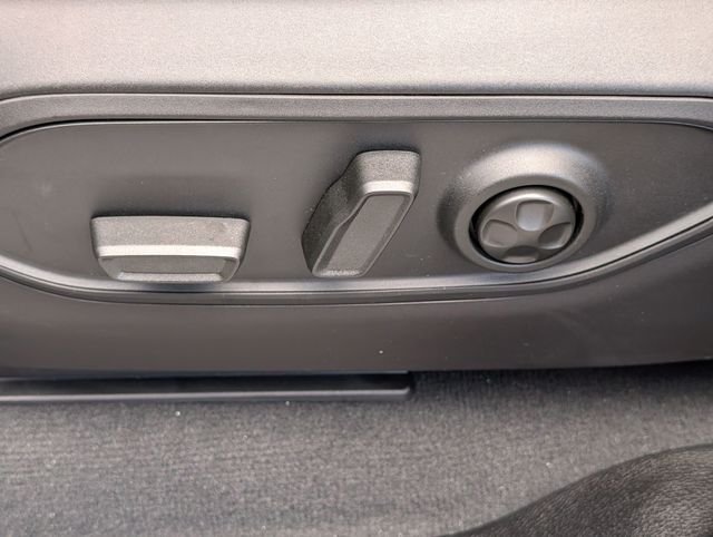 New 2026 Bright White Clear-Coat Exterior Paint Jeep Laredo X image 18