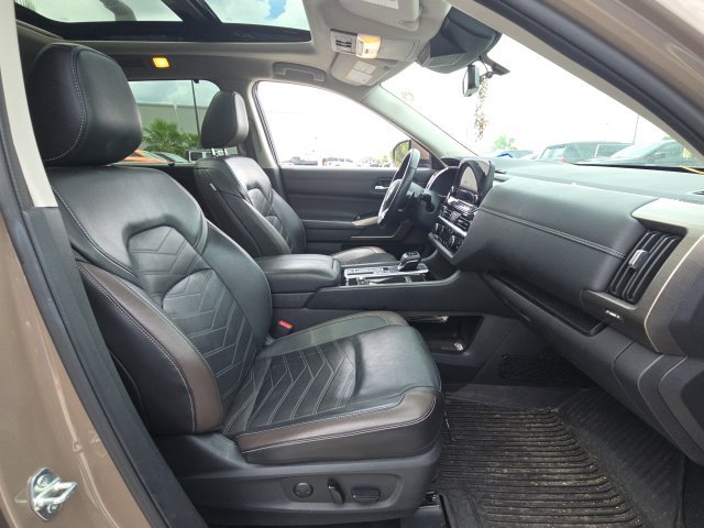 Used 2024 Beige Nissan Platinum image 9