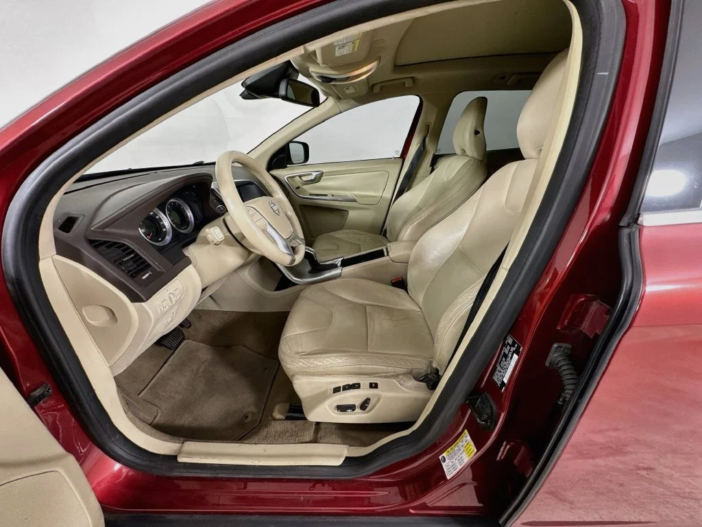 Used 2013 Red Volvo 3.2 image 22