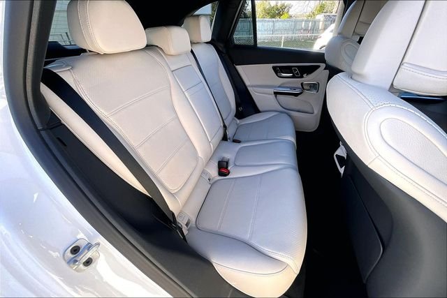 New 2026 MANUFAKTUR Moonlight White Metallic Mercedes-Benz GLC 300 image 24
