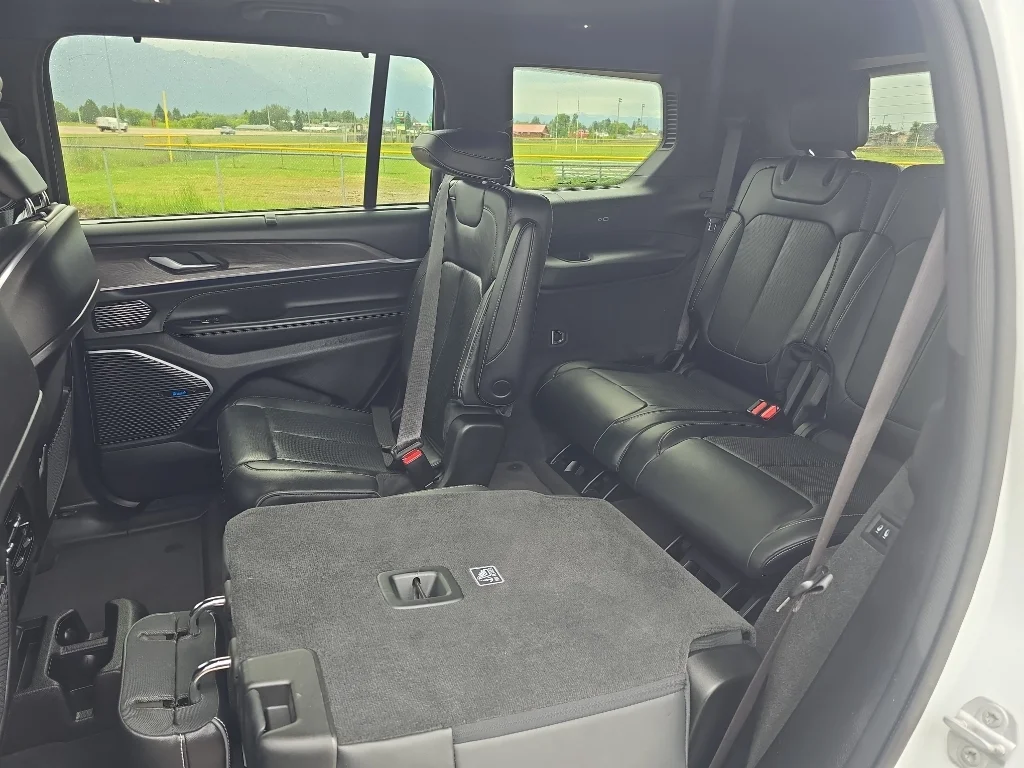 Used 2022 Bright White Jeep Overland image 29