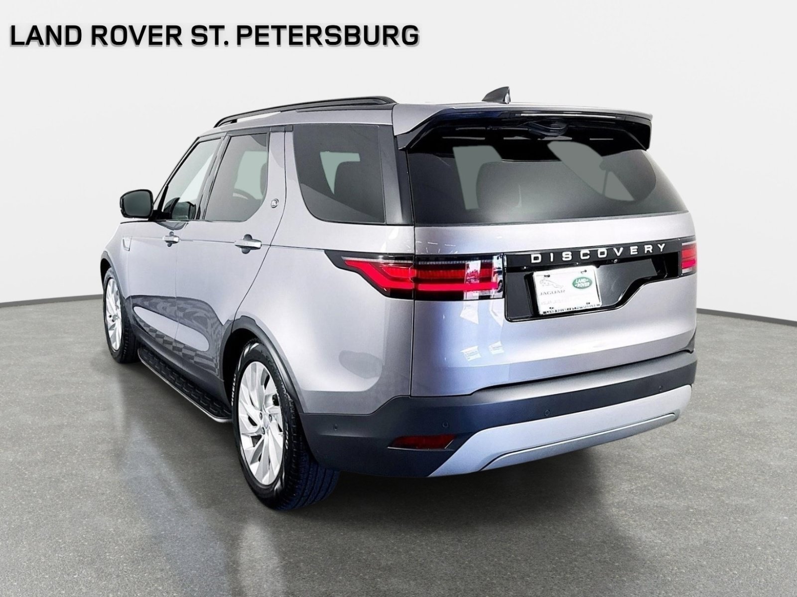 Used 2024 Gray Land Rover S image 5