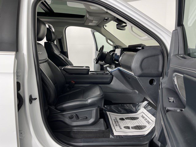 Certified Used 2025 Oxford White Ford Platinum image 34