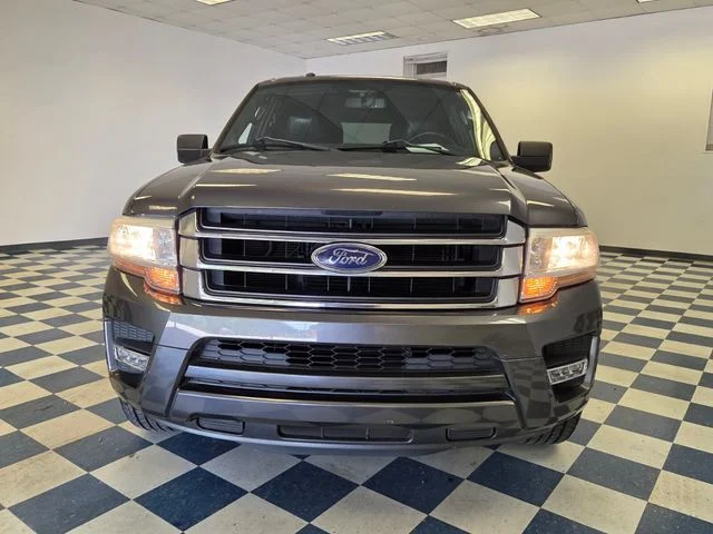 Used 2015  Ford XLT image 2